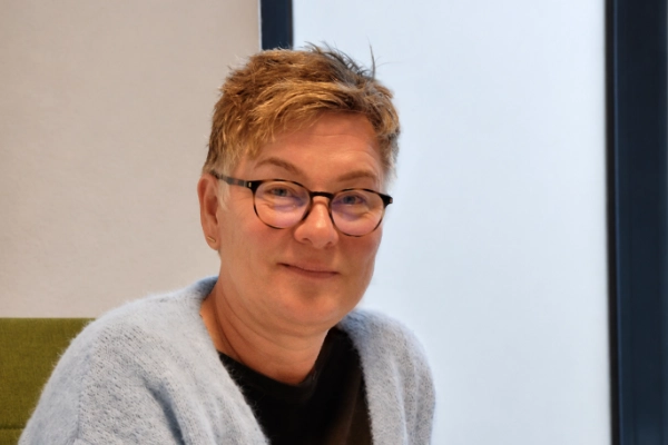 Frau Stefanie Raithel